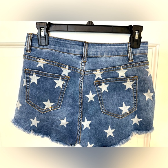 distressed Denim shorts with white stars - Picture 2 of 4